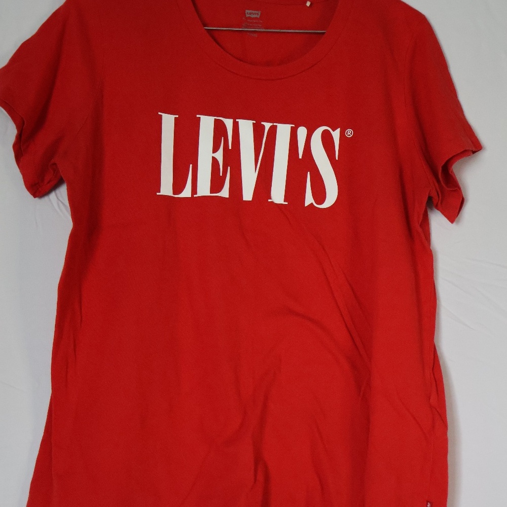 Levi's T